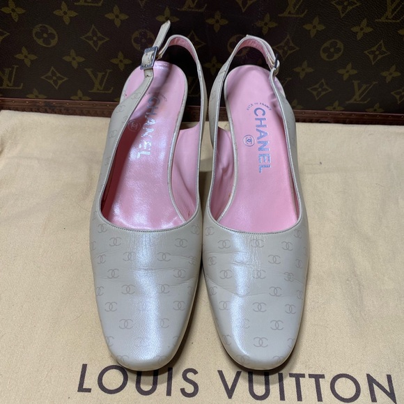 Chanel shoes with small heel - Picture 15 of 16